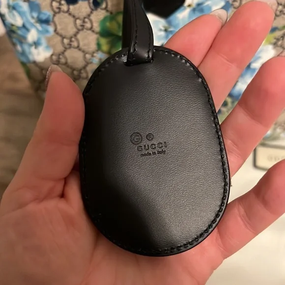 GUCCI
BLUE GG BLOOMS SUPREME CANVAS REVERSIBLE TOTE - Picture 8 of 16